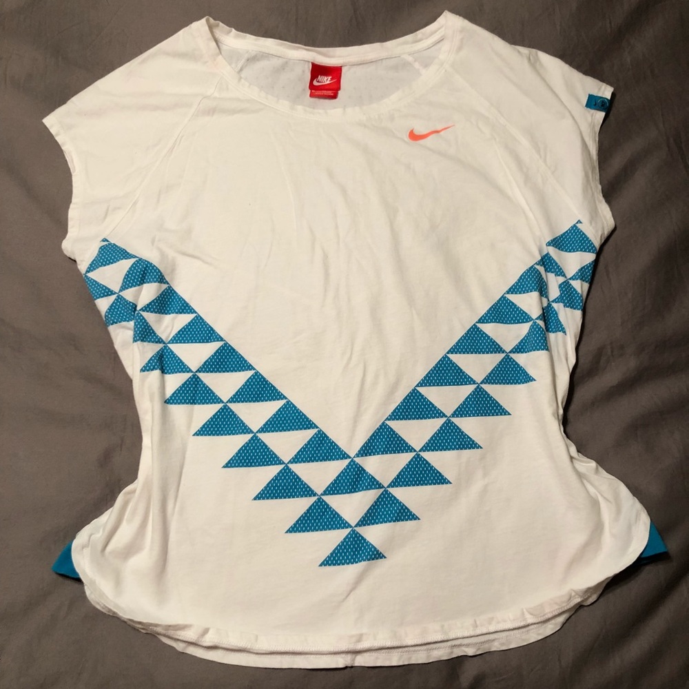 *Rare* Women’s NIKE T-Shirt